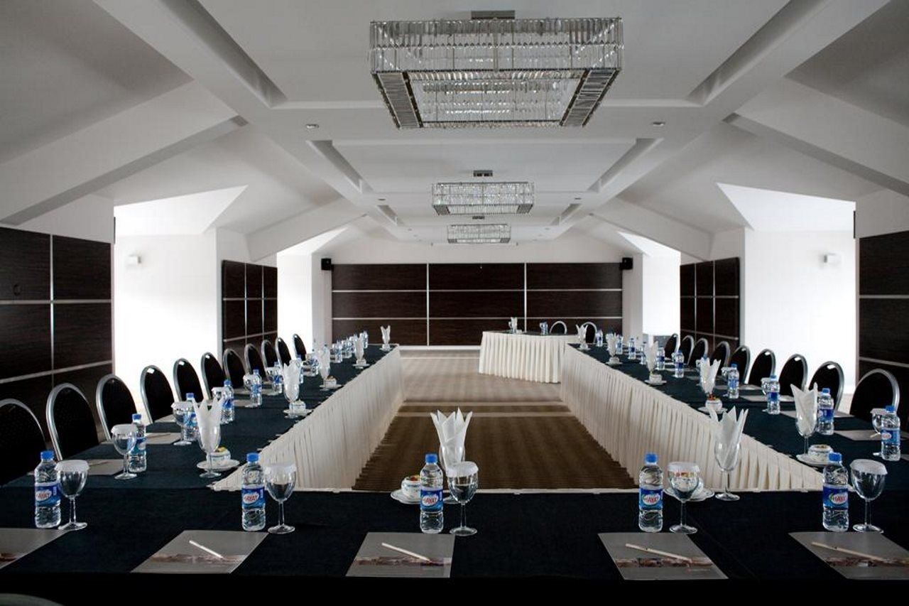 Готель Bilkent And Conference Center